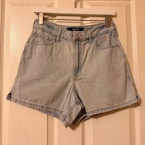 Hollister Ultra High-Rise 90s Short - Light Wash Denim - Size 4 / 27